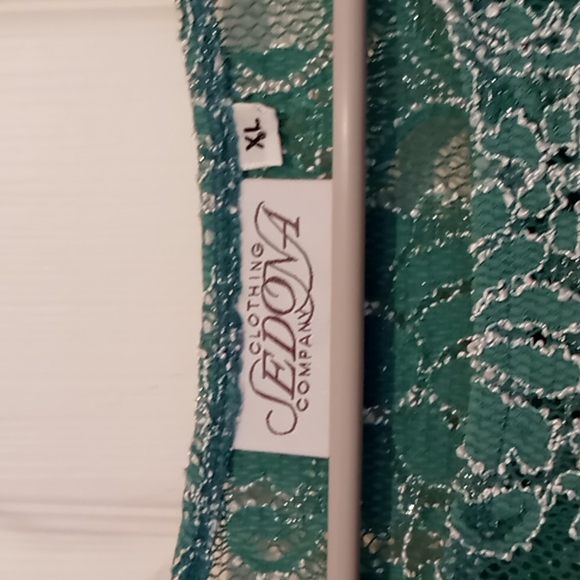 Sedona Clothing Company purchased in Sedona on a trip.  Lovely top.  Size XL - Picture 5 of 5